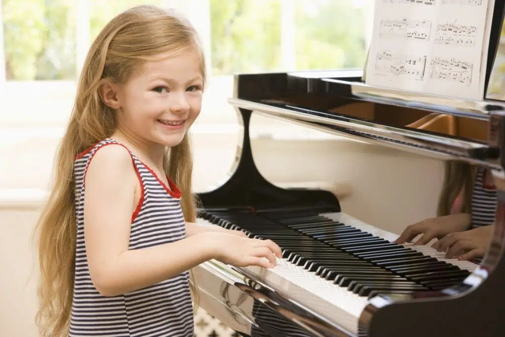 Piano leren spelen 10 tips om je kind te helpen