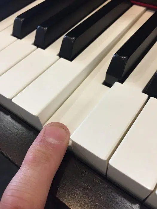piano Yamaha CLP-635 toetsen