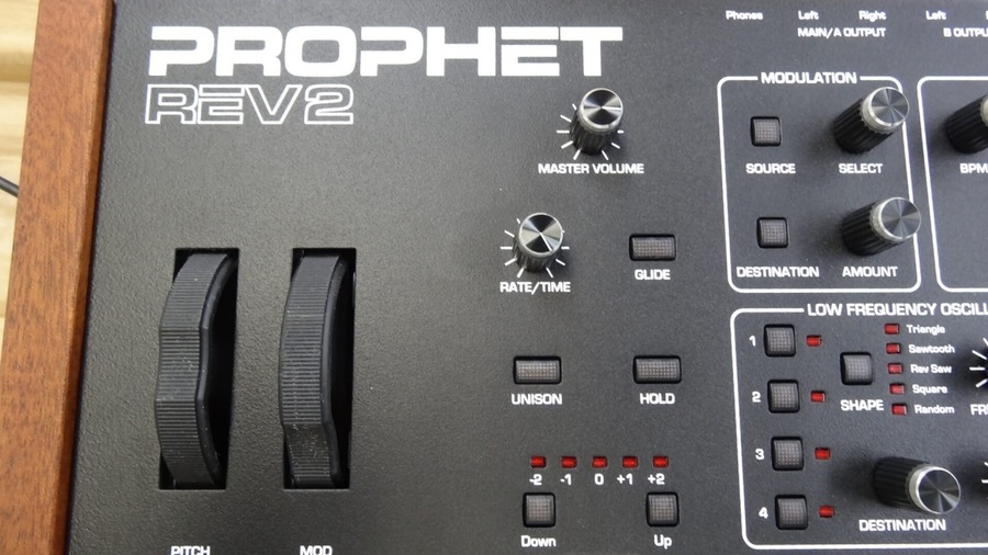 Goedkoopste Dave Smith Instruments Prophet REV2 Review