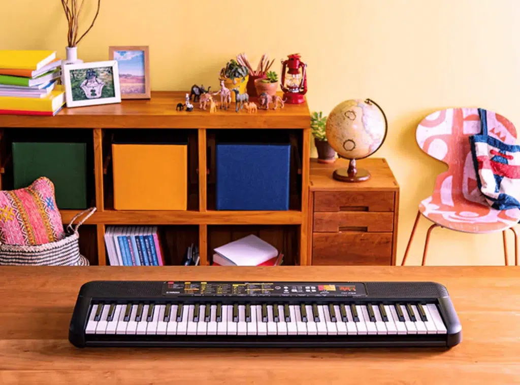 Yamaha PSR-F52 keyboard piano