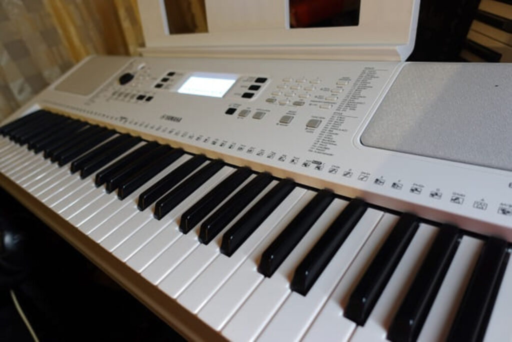 Yamaha EZ-300 keyboard design